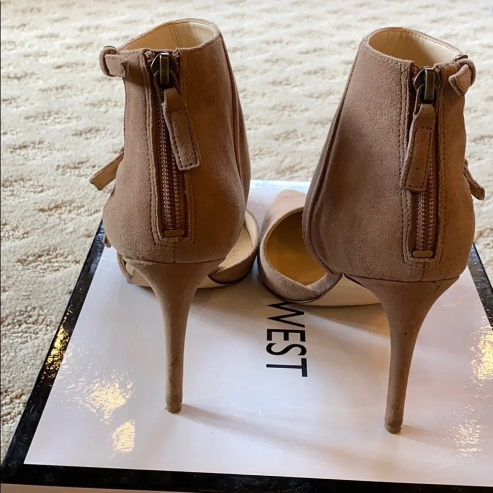 FINAL PRICE REDUCTION Nine West beige suede heels - Picture 4 of 9